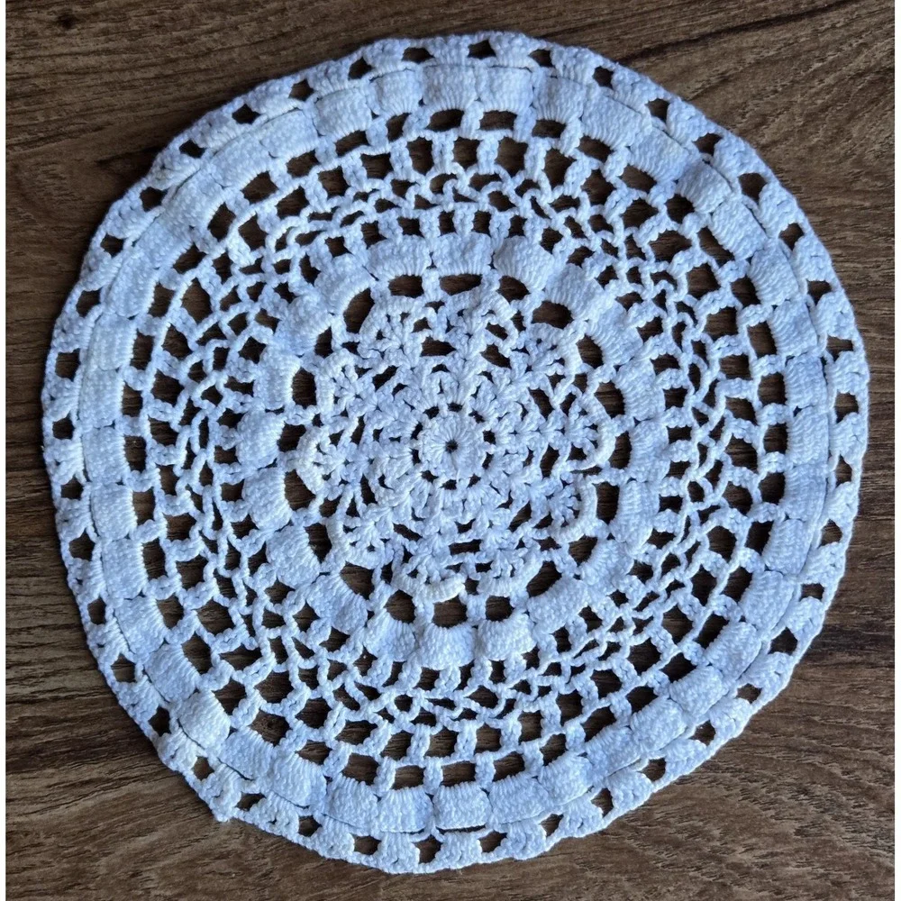 Vintage Hand Crocheted White Lace Doily Round 8.5″ Table Dresser Decor‎